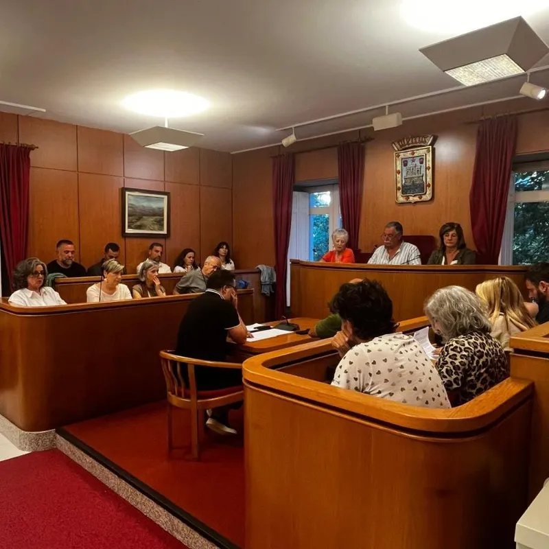 Oleiros respalda a las trabajadoras de limpieza impagadas por una empresa "mafiosa"
