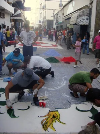 Arrecife se viste de arte y tradición con las alfombras de sal del Corpus Christi