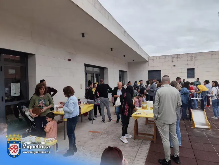La Escuela Infantil Coleta de Miguelturra celebra el Día de la Familia con arte y gastronomía