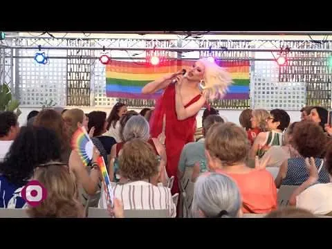 Liz Dust clausura el Mes del Orgullo en Mislata con un espectáculo de humor y reivindicación