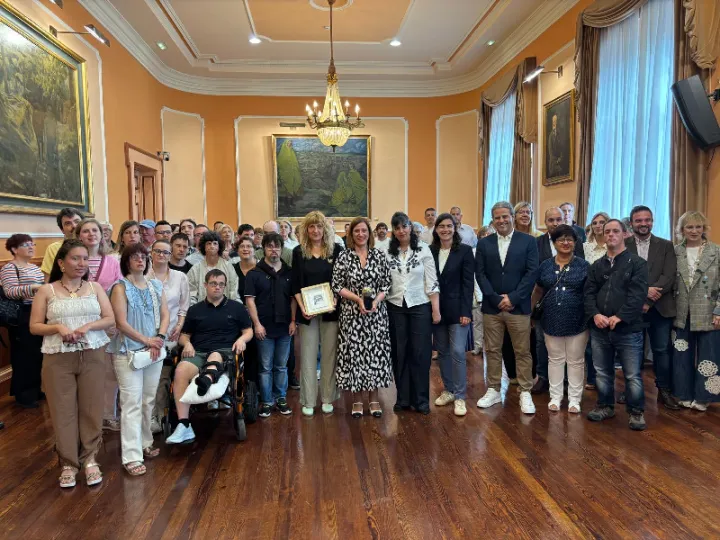 Irun homenajea al grupo de teatro Ezezagunok por su premio Max Amateur 2026