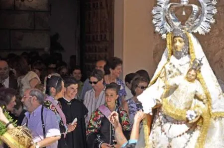 Olombrada celebra sus fiestas patronales en honor a la Virgen del Rosario