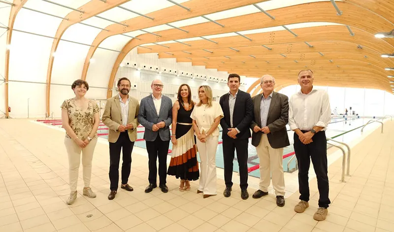 La Junta de Andalucía concluye la reforma de la piscina universitaria de Fuentenueva en Granada