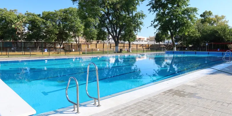 Utrera abre sus piscinas municipales el 1 de julio con mejoras en la zona de sombra
