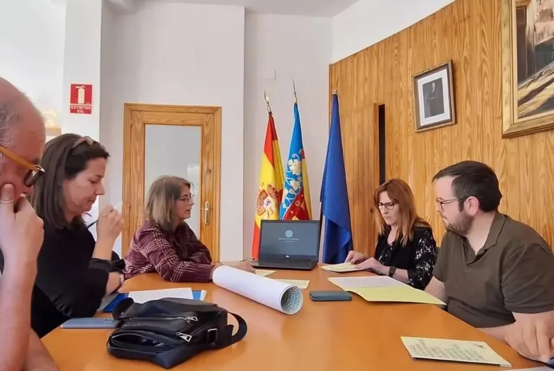 Confrides impulsa la creación de comunidades de regantes para gestionar el agua