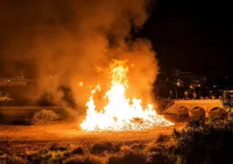 Telde celebra la Noche de San Juan con un encendido de hoguera diseñado por Manuel Franco