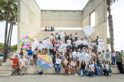 Castelldefels celebra la 13ª edición del Festival Estels per la Pau con un cielo lleno de cometas