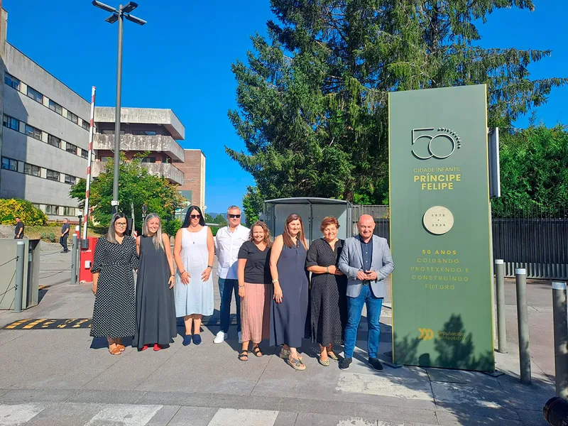 La Diputación de Pontevedra celebra 50 años del Centro Príncipe Felipe con un tótem y 5,5 millones de inversión