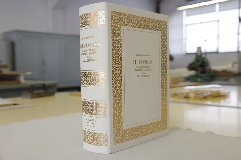 Madrid regala al Papa León XIV un libro histórico y dulces artesanales