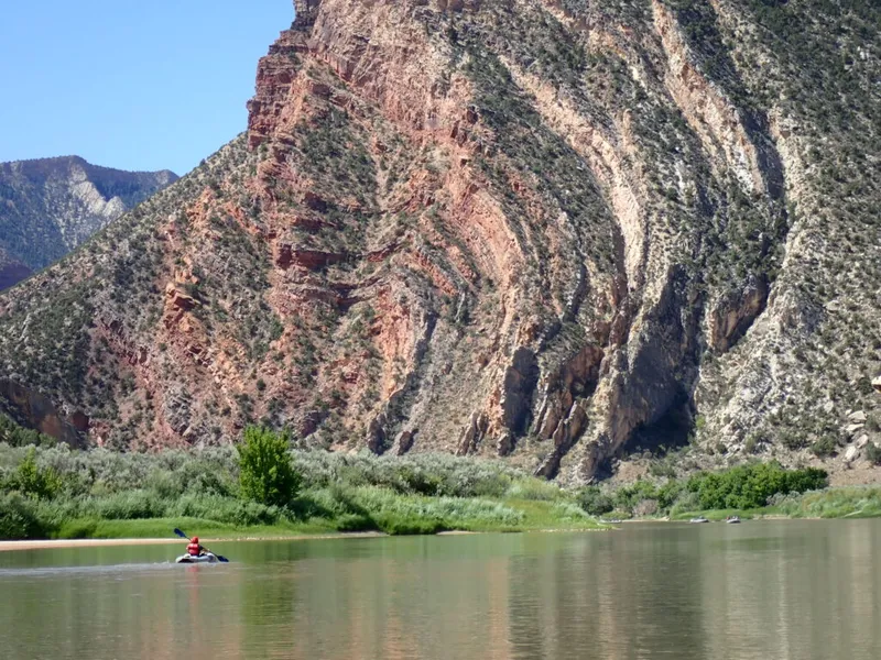 Descubre la geología del Cañón Lodore en una aventura por el Río Green