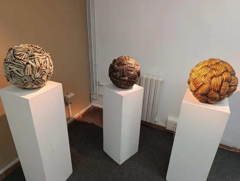 Exposición de May Criado en Valls explora la transformación a través de la cerámica