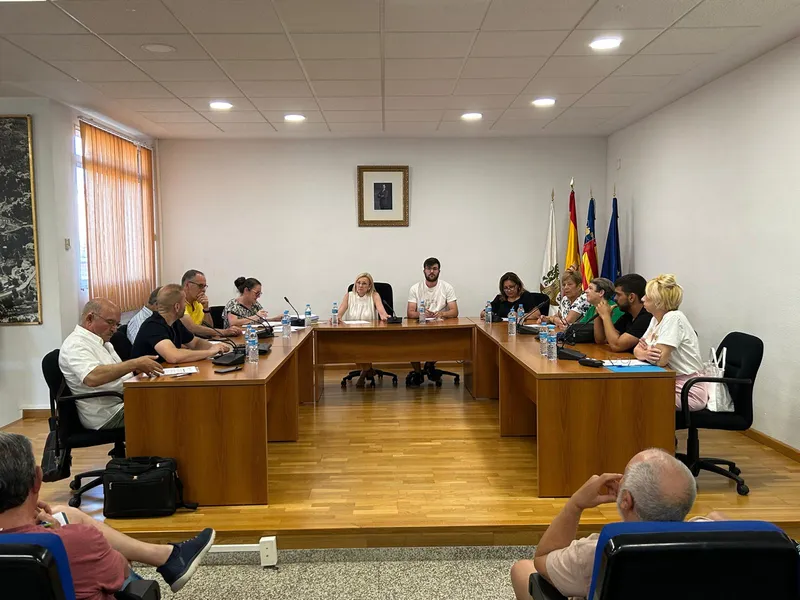El pleno de Serra aprueba la ordenanza de escuelas de verano y adjudica la limpieza viaria