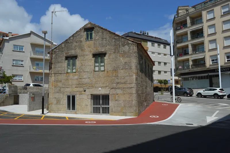 Sanxenxo ensancha un vial clave en el centro urbano tras adquirir una vivienda