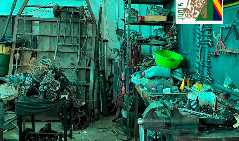 Desmantelado un taller mecánico ilegal en Granada que vertía aceite a acequias de riego