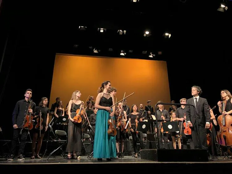 La violinista Maria Florea deslumbra en el concierto de Festa Major d'Igualada