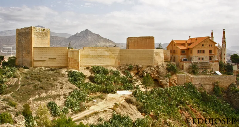 El Castillo de La Mola de Novelda, una fortaleza con historia islámica y aragonesa