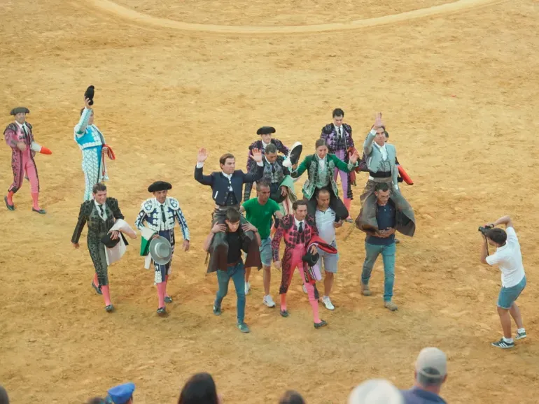 Éxito rotundo en la corrida de rejones histórica de Miguelturra con diez orejas y dos rabos