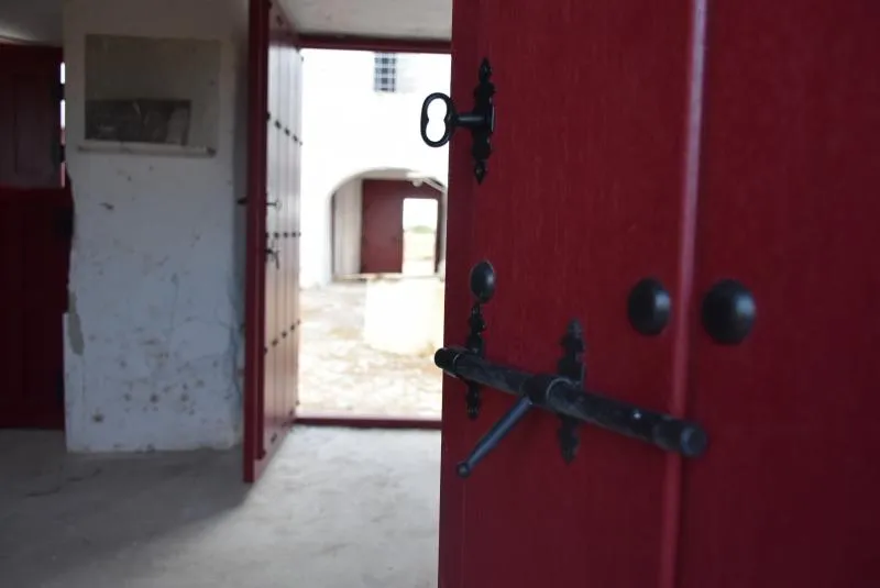 Daimiel renueva las puertas de la histórica Venta de Borondo para mejorar su seguridad y atractivo turístico