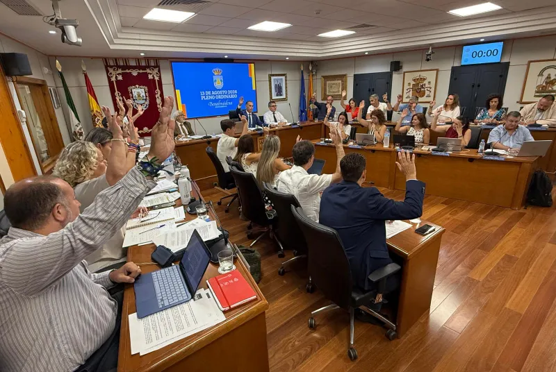 Benalmádena aprueba ayudas al alquiler y refuerza políticas sociales y educativas