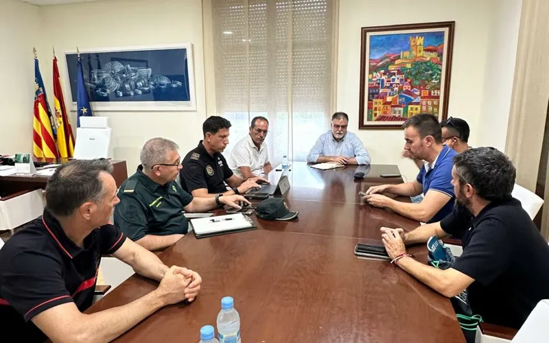 Villena activa el CECOPAL y cierra espacios públicos por alerta naranja de lluvias y viento