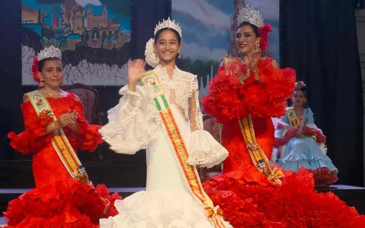 Naihara López de las Huertas, nueva Reina Infantil de la Casa de Andalucía en Benidorm