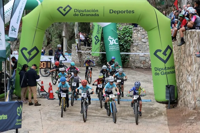 Lanjarón acoge el II Rally Escuelas BTT con más de cien ciclistas base