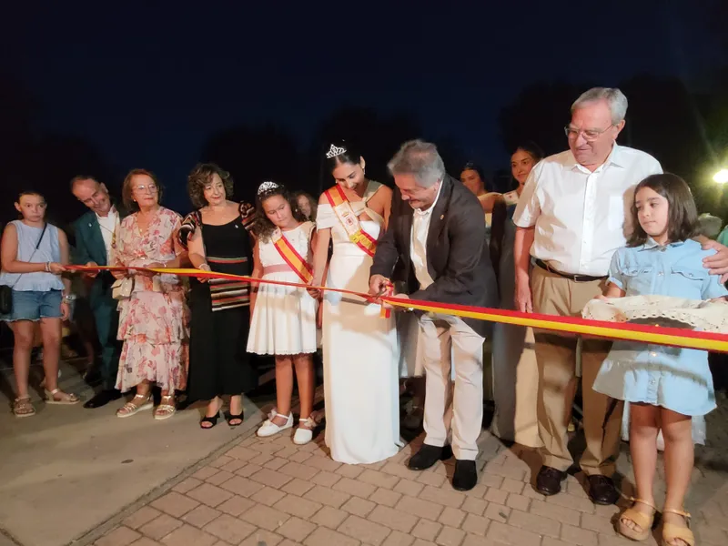 Daimiel inaugura su Feria 2026 con un desfile, el encendido del ferial y un espectáculo piromusical