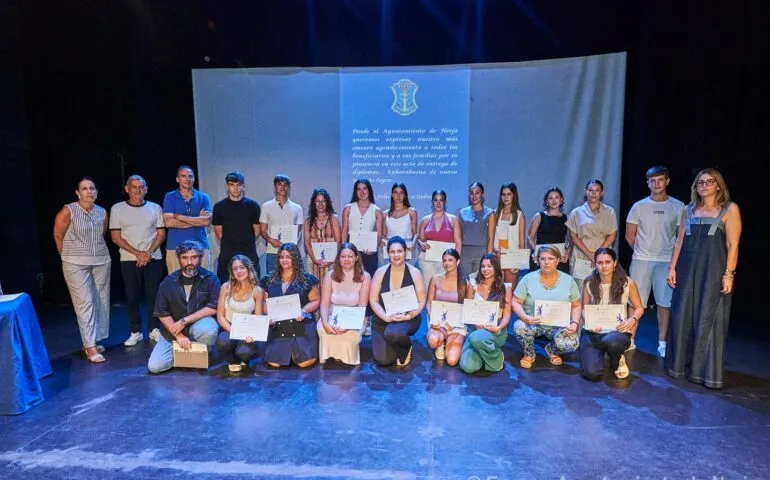 Nerja premia el mérito académico con 10.000 euros en 20 becas