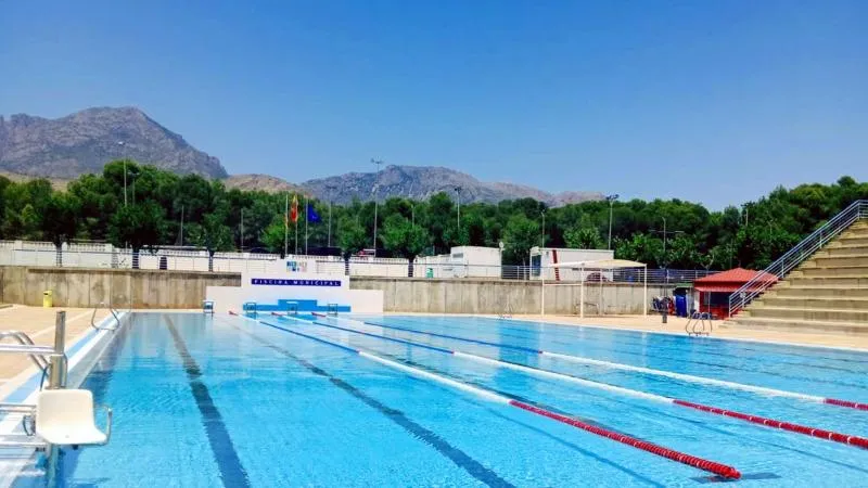 Benidorm facilita el deporte de verano a más de 250 menores con la cesión de instalaciones municipales