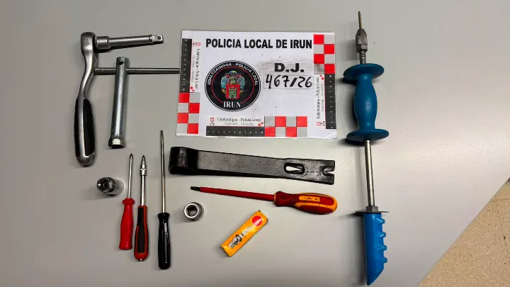 Detenidos tres hombres por el robo de piezas de ciclomotor en Irun