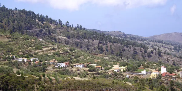 Descubren la Cueva de La Fuente, origen del nombre del barrio de Cueva de Agua en Garafía