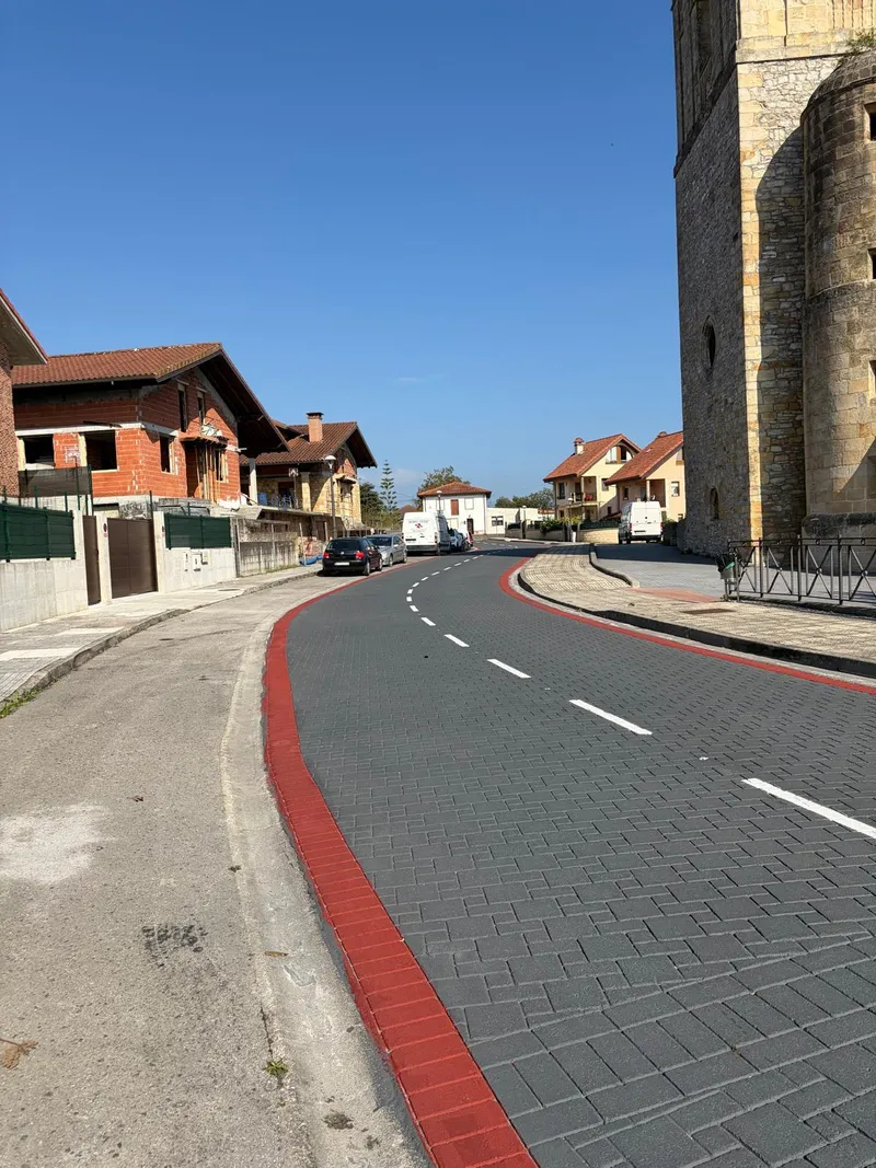 Arrancan las obras de ensanche y mejora de la carretera de La Maza en Bárcena de Cicero