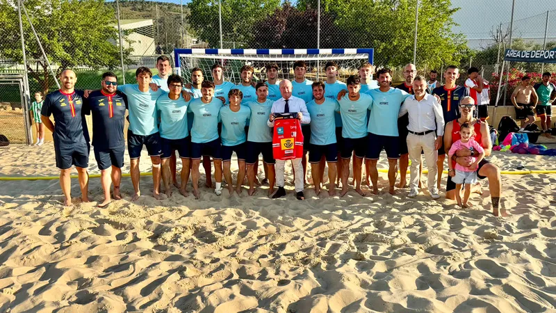 Antequera acoge la preparación de las selecciones españolas de balonmano playa para el Mundial 2026