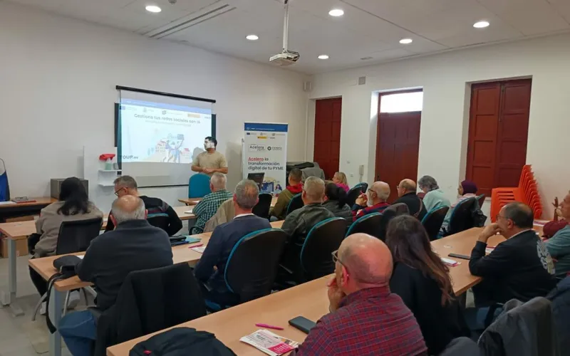 Villena cierra su programa de capacitación digital con 240 participantes