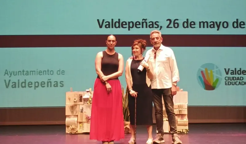 Valdepeñas celebra el Día de la Educación reconociendo a 77 miembros de su comunidad educativa