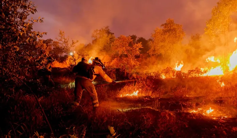 Controlado el avance del incendio de Niebla y se permitirá el acceso a vecinos para recoger enseres