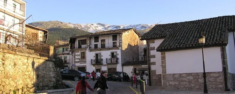 Candelario habilita tarjetas de aparcamiento para residentes en el Conjunto Histórico