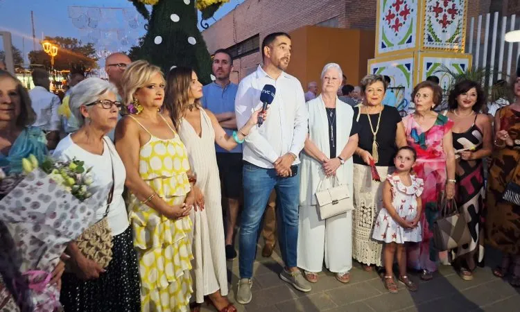 Casariche da inicio a su Feria de Santiago con el encendido del alumbrado a cargo de Marea Blanca