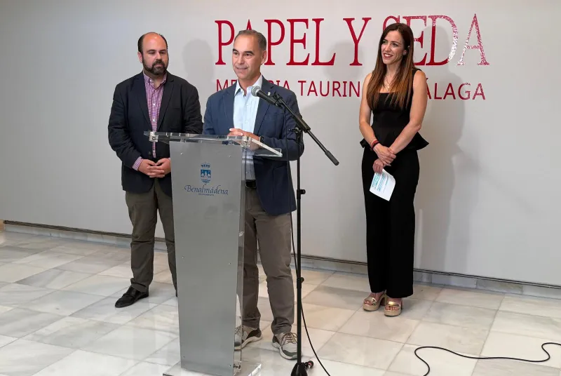 Benalmádena expone la historia de la cartelería taurina malagueña