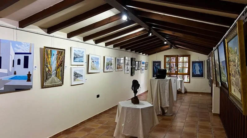 Lanjarón acoge la novena edición de la exposición de pintura y escultura de Arte Sur Almuñécar