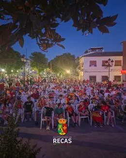 Recas celebra el Mundial de España con una multitudinaria fiesta en la Plaza