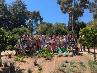 Castelldefels: Estudiantes crean un jardín de mariposas en el Parc de la Muntanyeta