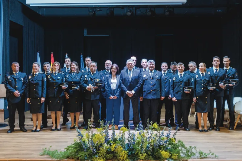 Sanxenxo rinde homenaje a su Policía Local y a la Guardia Civil en su día grande