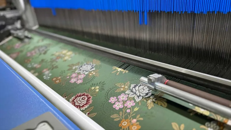 València adjudica la confección de los espolines para las Falleras Mayores de 2027 y 2028