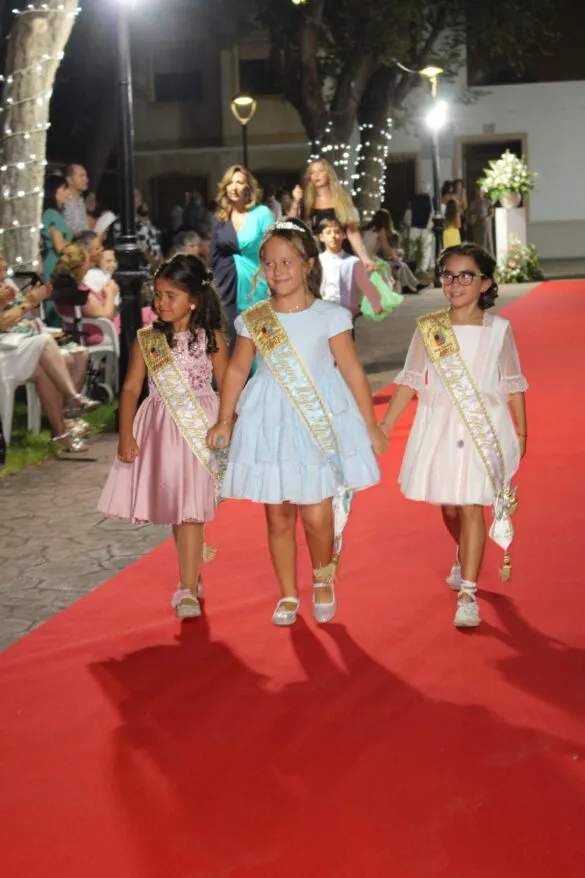 Pedro Muñoz celebra la 'Noche de Gala' con la entrada de las Mayeras y el Vals de las Mariposas