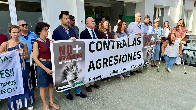 Antequera condena la violencia contra los sanitarios tras una agresión a una médica