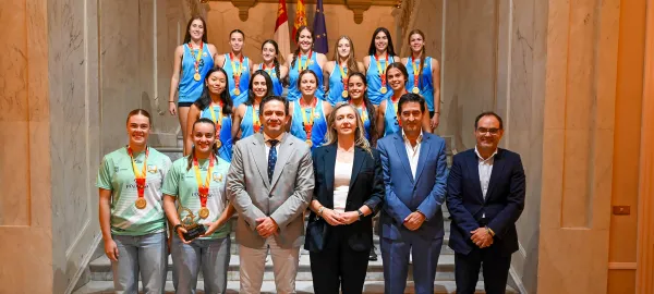 La Diputación de Ciudad Real homenajea al equipo juvenil de balonmano playa campeón de España