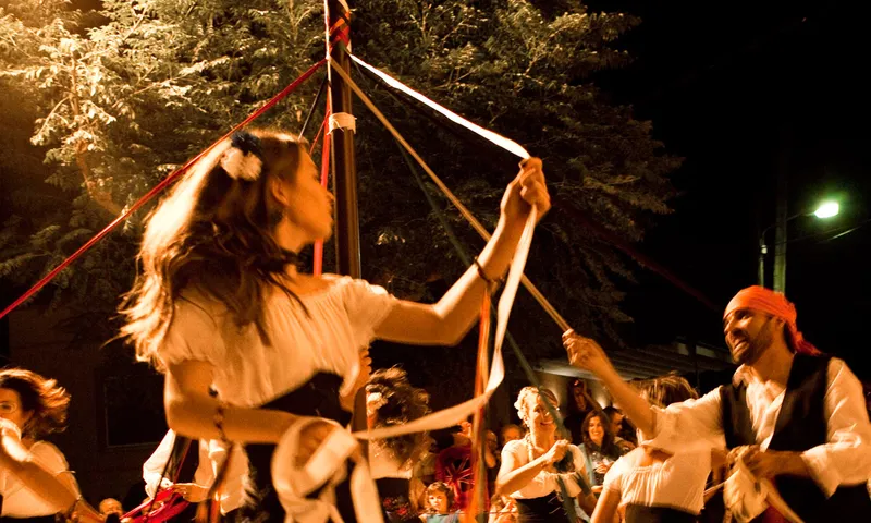 Font-rubí celebra la riqueza de sus bailes populares con más de una decena de grupos