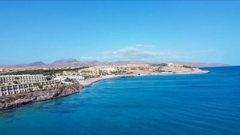 Pájara renueva 52 arquetas en Costa Calma para mejorar la seguridad y el aspecto de las aceras