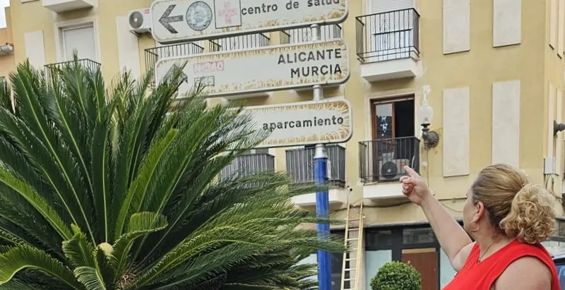 Orihuela licita la renovación del mobiliario urbano tras dos décadas sin servicio